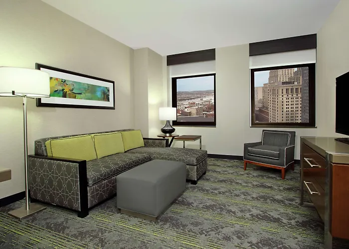 Hotel Embassy Downtown