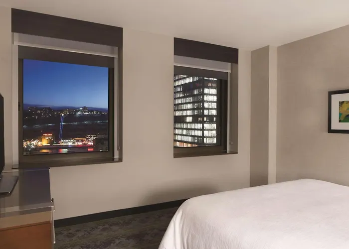 Hotel Embassy Downtown 4*