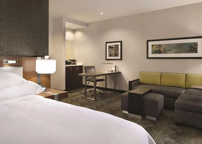 Embassy Downtown 4*