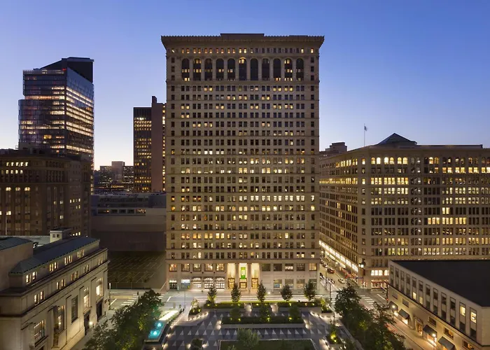 Embassy Downtown 4*