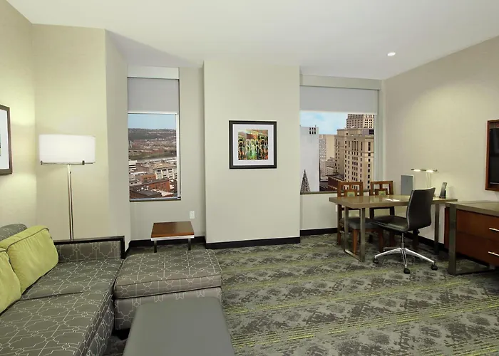 Hotel Embassy Downtown