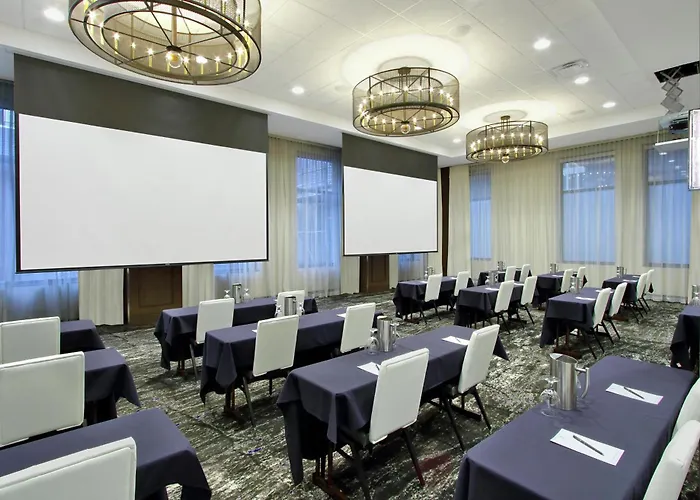Hotel Embassy Downtown Pittsburgh