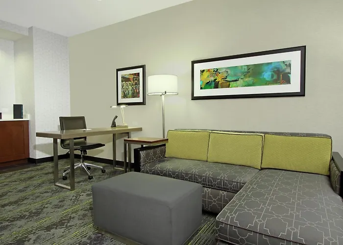 Embassy Downtown 4*