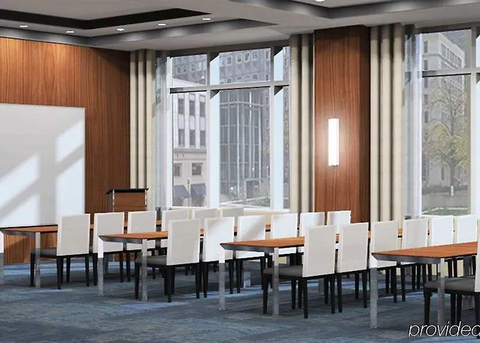 Embassy Downtown 4*