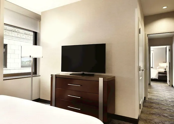 Embassy Downtown 4*